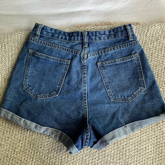 Shein High Rise Shorts - Picture 2 of 3